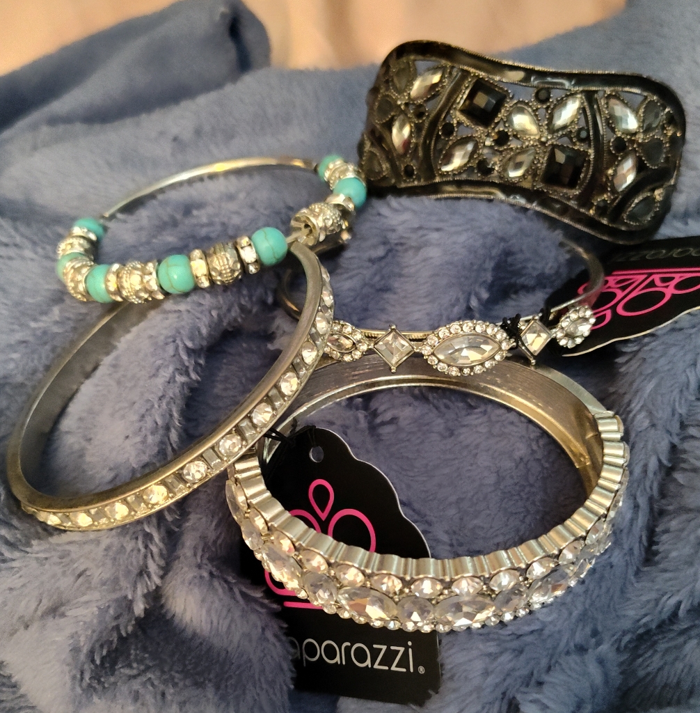 Bracelet Bundle 5 20$